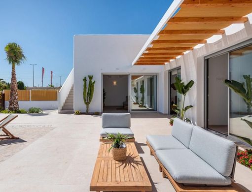 Luxury House for sale in Benijofar, 459 900 €, Photo 1