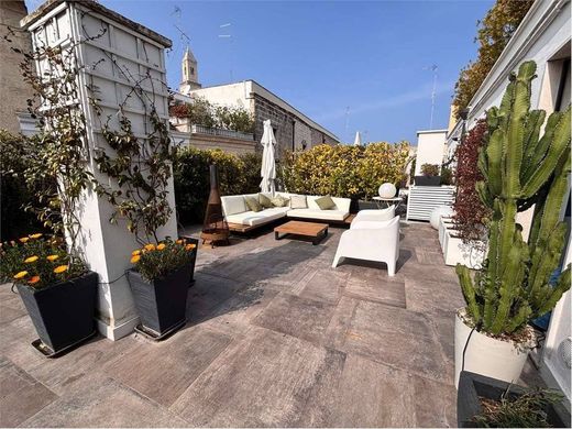 Luxury Apartment for sale in Bari, 775 000 €, Photo 1