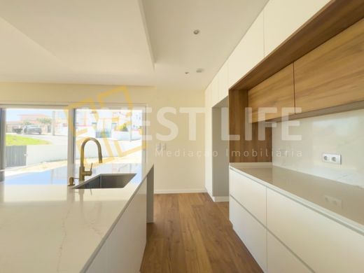 Luxury House for sale in Torres Vedras, 690 000 €, Photo 1