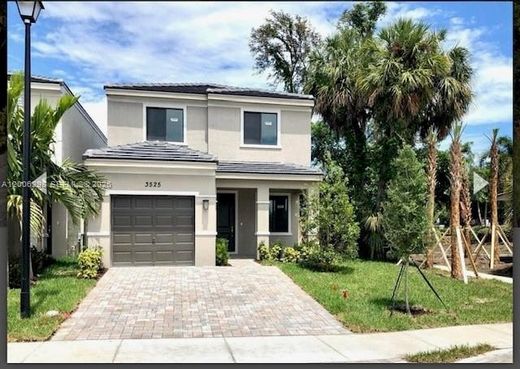 Luxury House for sale in Pompano Beach, 463 799 €, Photo 1