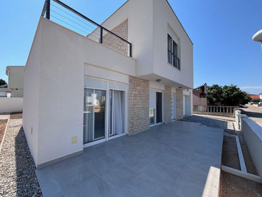 Maison de luxe à vendre à Kaštelina, 790 000 €, Photo 4