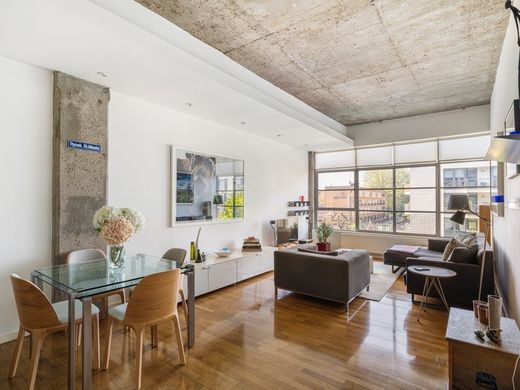 Luxury Apartment for sale in London, 1 321 043 €, Photo 1