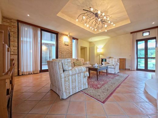 Luxury House for sale in Siena, 700 000 €, Photo 1