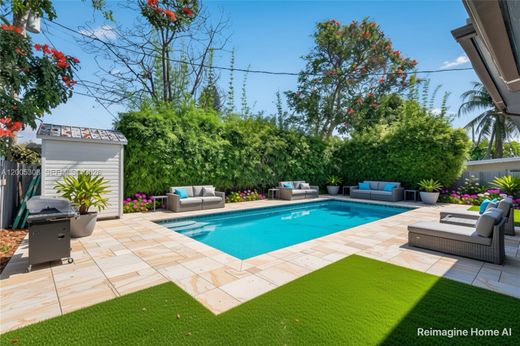 Luxury House for sale in North Miami, 598 492 €, Photo 1