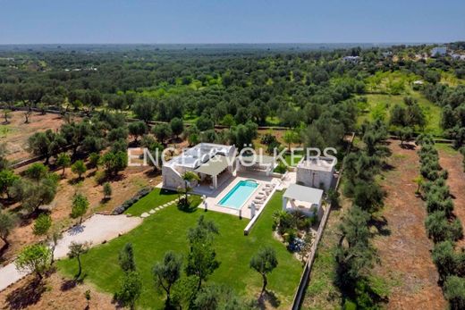 Luxury House for sale in Ostuni, 780 000 €, Photo 1