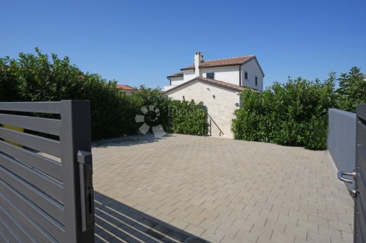 Maison de luxe à vendre à Porec, 730 000 €, Photo 5