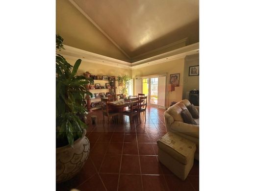 Luxury House for sale in Seixal, 790 000 €, Photo 1