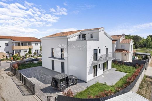 Luxury Apartment for sale in Porec, 490 000 €, Photo 1