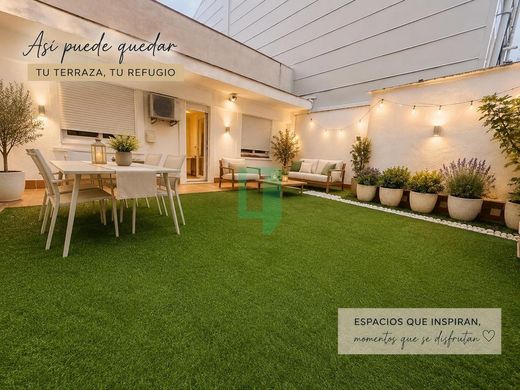Luxury House for sale in Badalona, 585 000 €, Photo 1
