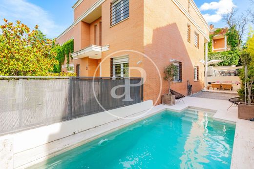 Luxury House for sale in Aravaca, 1 450 000 €, Photo 1