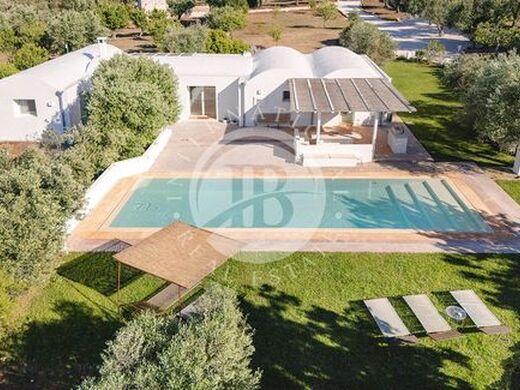 Luxury House for sale in Ostuni, 1 099 000 €, Photo 1