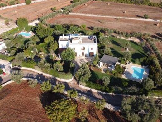 Luxury House for sale in Ostuni, 1 950 000 €, Photo 1