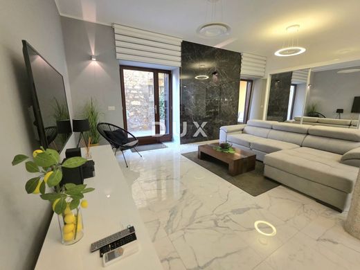 Luxury Apartment for sale in Porec, 530 000 €, Photo 1
