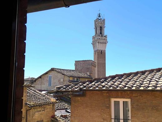 Luxury Apartment for sale in Siena, 580 000 €, Photo 1