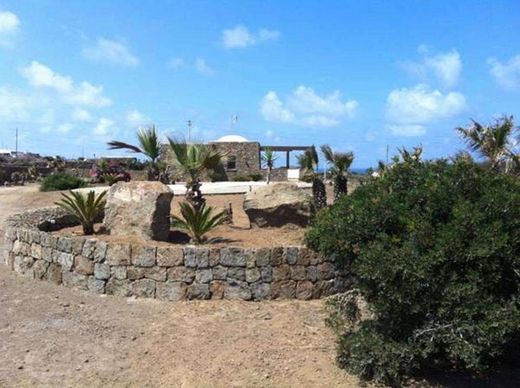 Luxury House for sale in Pantelleria, 1 100 000 €, Photo 2
