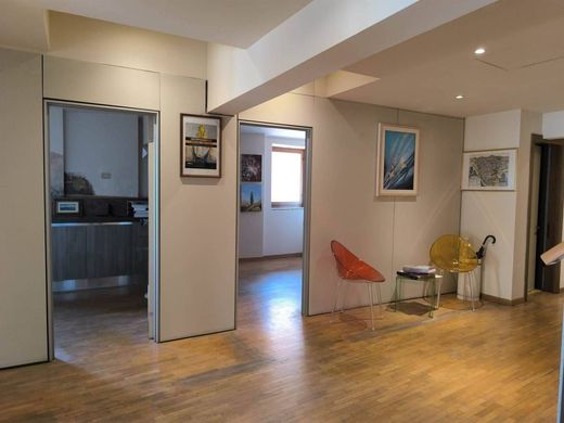Luxury Apartment for sale in Siena, 580 000 €, Photo 2