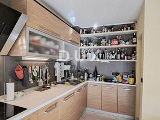 Appartement de luxe à vendre à Crikvenica, 400 000 €, Photo 4