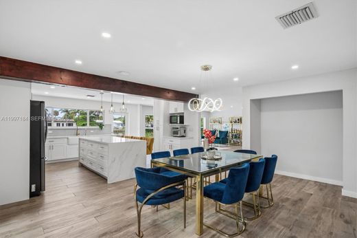 Luxury House for sale in Wilton Manors, 914 636 €, Photo 1