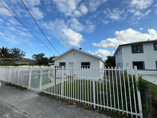 Luxury House for sale in Miami Heights Trailer Park, 478 688 €, Photo 1