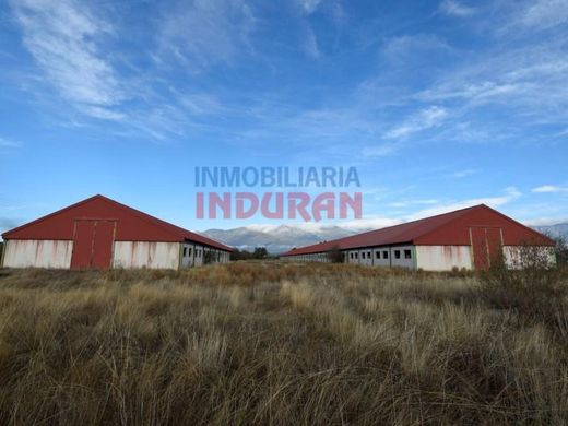 Luxury House for sale in Pueblonuevo de Miramontes, 1 000 000 €, Photo 1