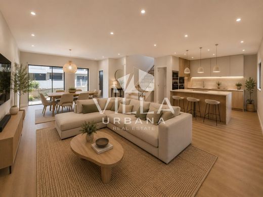 Luxury House for sale in Seixal, 790 000 €, Photo 2