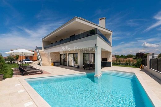 Maison de luxe à vendre à Porec, 1 250 000 €, Photo 1