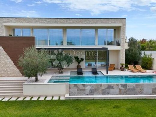Luxury House for sale in Kanfanar, 0 €, Photo 1