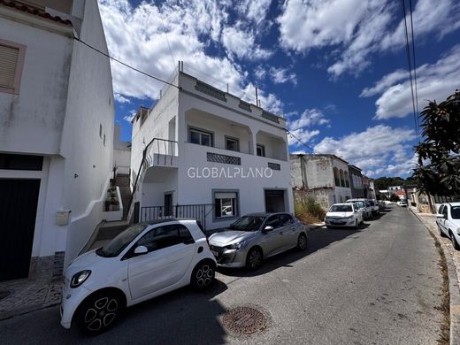 Luxury House for sale in Portimão, 475 000 €, Photo 1