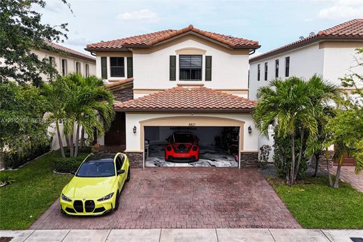 Luxury House for sale in Hialeah, 618 313 €, Photo 1