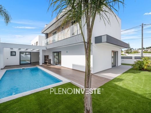 Luxury House for sale in Seixal, 755 000 €, Photo 1