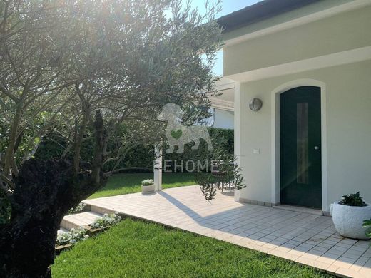 Luxury House for sale in Lignano Sabbiadoro, 750 000 €, Photo 1