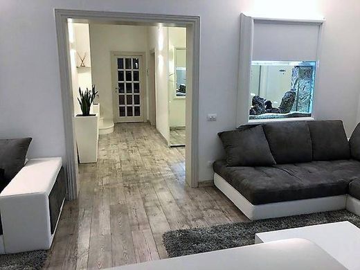 Luxury House for sale in Massa, 920 000 €, Photo 1