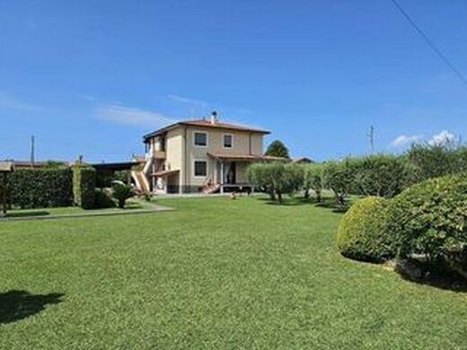 Luxury House for sale in Massa, 790 000 €, Photo 1