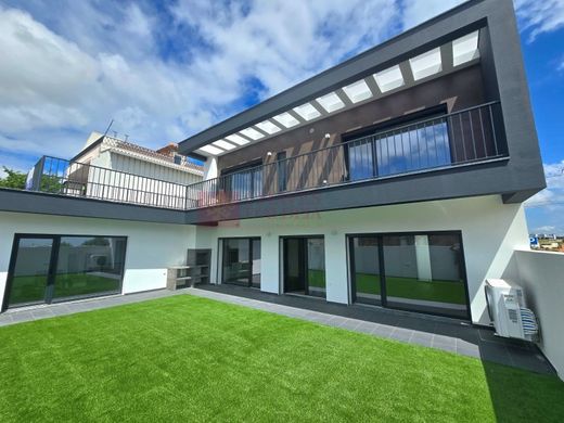 Maison de luxe à vendre à Loures, 790 000 €, Photo 2
