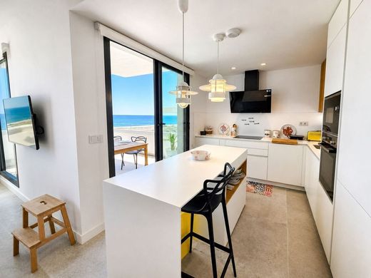 Luxury Apartment for sale in La Línea de La Concepción, 499 000 €, Photo 5