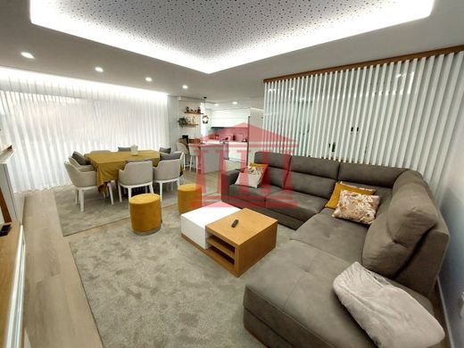 Luxury Apartment for sale in Barcelos, 420 000 €, Photo 1