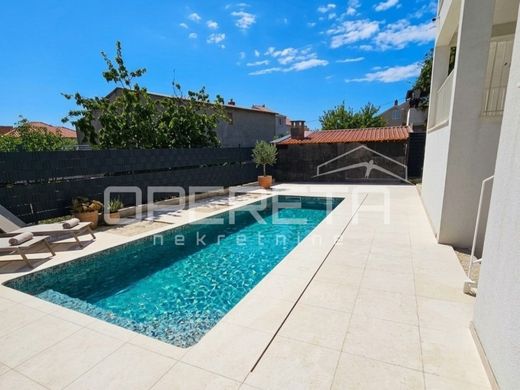 Maison de luxe à vendre à Kaštel Novi, 1 400 000 €, Photo 3