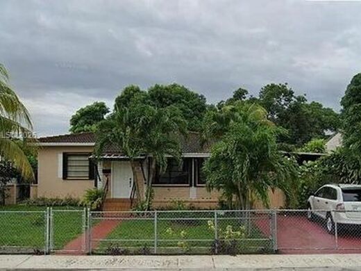 Luxury House for sale in Hialeah, 455 210 €, Photo 1