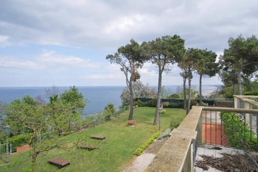 Luxury House for sale in Pesaro, 800 000 €, Photo 1