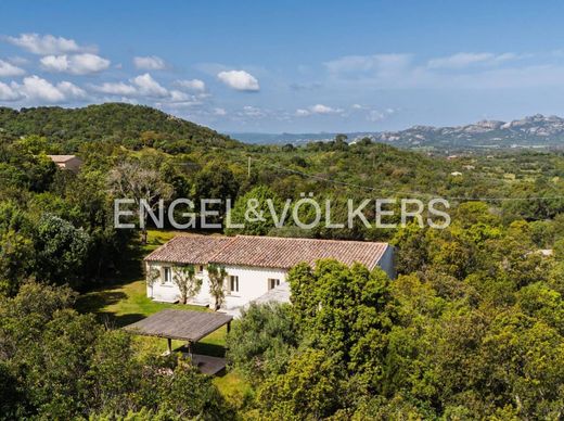 Luxury House for sale in Arzachena, 1 200 000 €, Photo 1