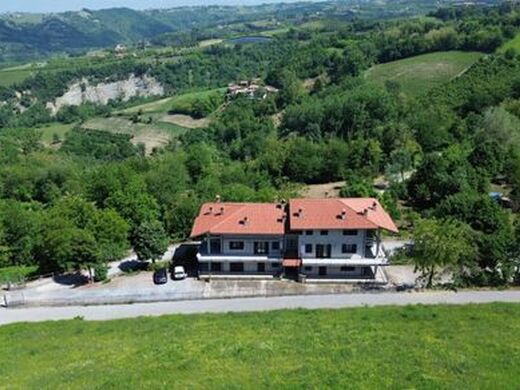 Luxury House for sale in Roddino, 1 059 000 €, Photo 3
