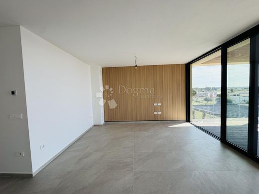 Luxury Apartment for sale in Novigrad, 469 000 €, Photo 2