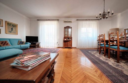 Luxury Apartment for sale in Milan, 1 050 000 €, Photo 1