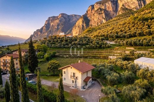 Maison de luxe à vendre à Riva Del Garda, 1 330 000 €, Photo 1