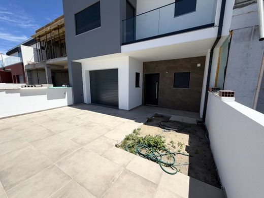 Maison de luxe à vendre à Torres Vedras, 480 000 €, Photo 1