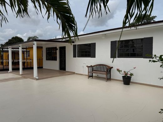 Luxury House for sale in Hialeah, 579 749 €, Photo 3
