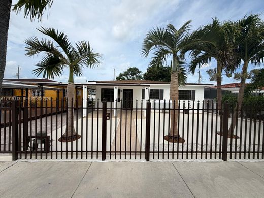 Luxury House for sale in Hialeah, 579 749 €, Photo 5
