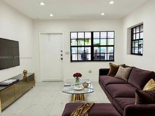 Luxury House for sale in Hialeah, 579 749 €, Photo 6