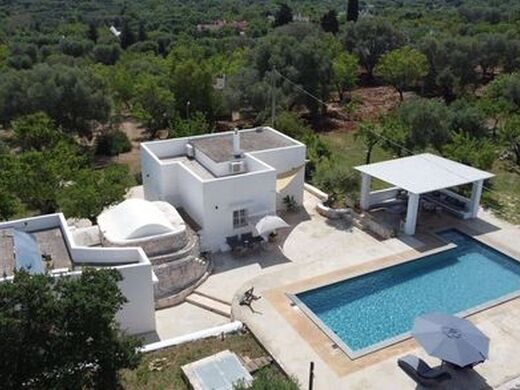 Luxury House for sale in Ostuni, 550 000 €, Photo 1