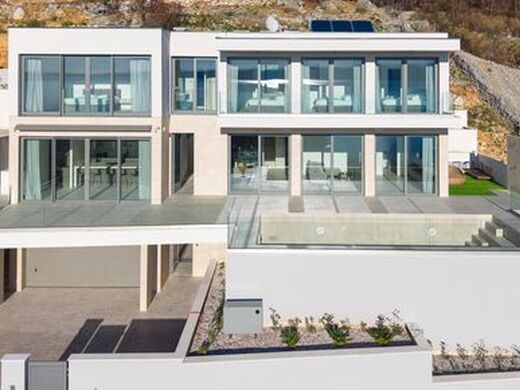 Luxury House for sale in Dugi Rat, 0 €, Photo 1